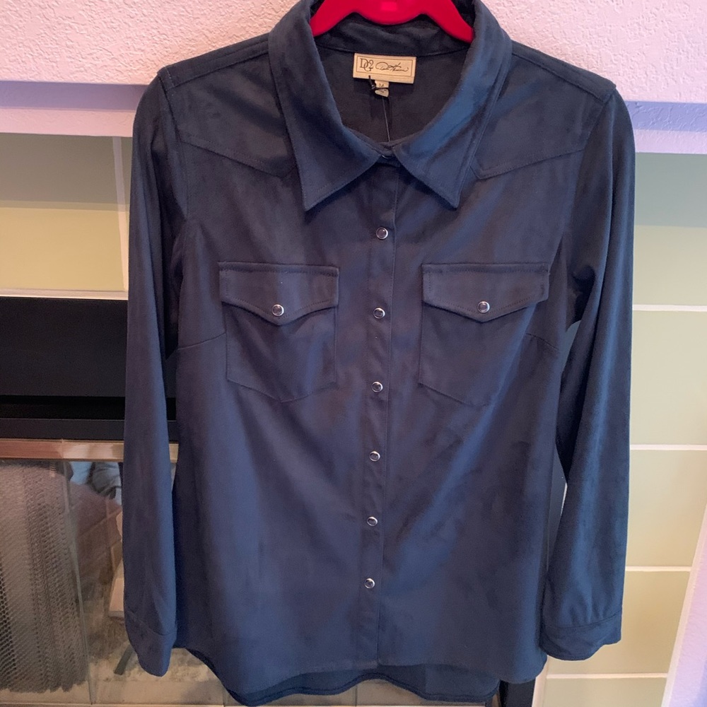 DG2 DIANE GILMAN SHIRT WITH SNAP CLOSURE (MED) NWT